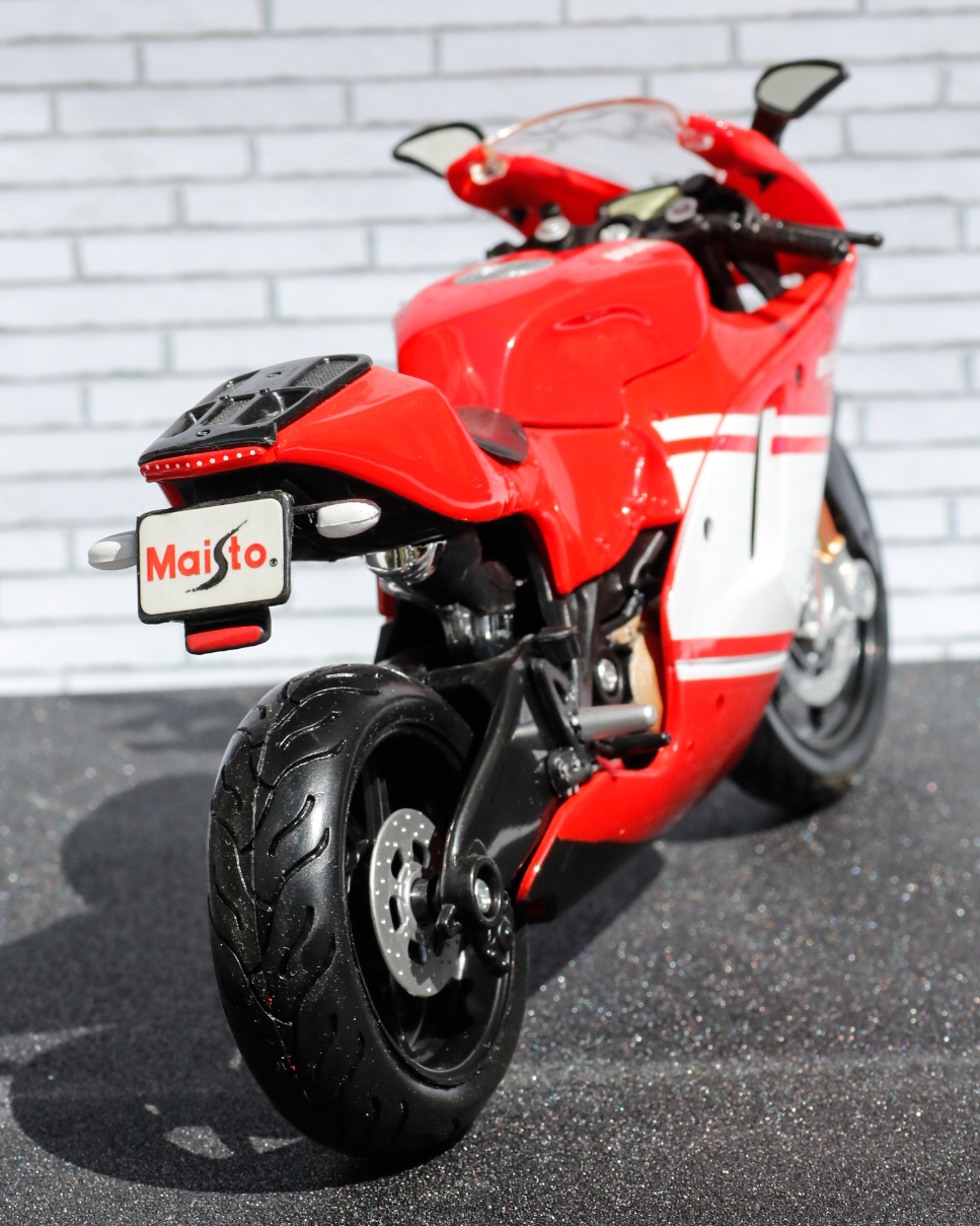 Maisto 1-12 Ducati Desmosedici RR